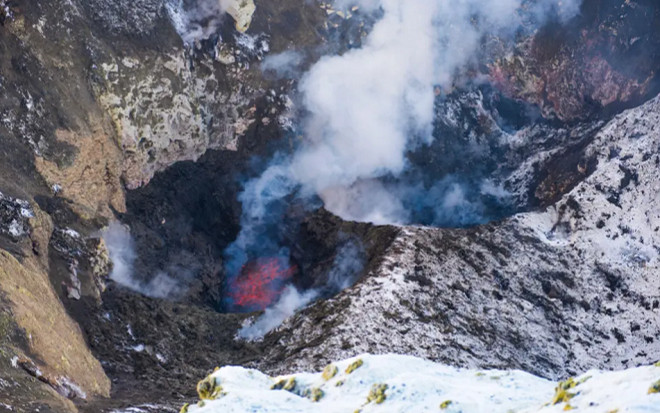 Ngọn núi phun ra vàng thật mỗi ngày nhưng chẳng ai thu gom Ảnh 2