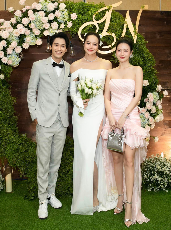 Sắp tới Midu sẽ trở thành cô dâu bên cạnh người bạn đời, thay vì 'dành cả thanh xuân' đi ăn cưới như trước đây Ảnh: FBNV