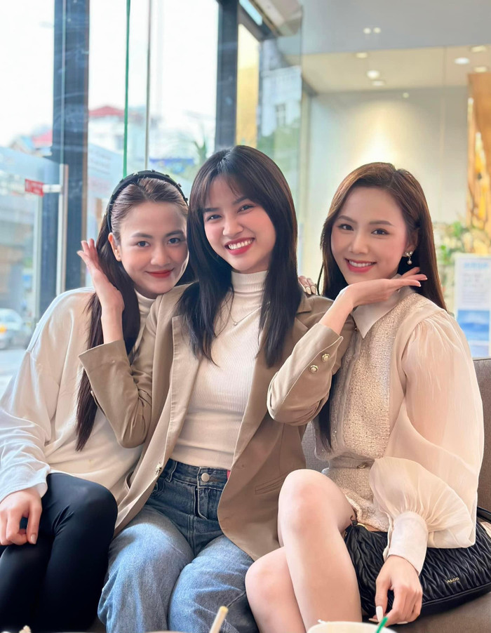 Việt Hoa, Anh Đào, Minh Thu (từ trái sang) khoe nhan sắc mỹ miều nhân ngày hội ngộ.