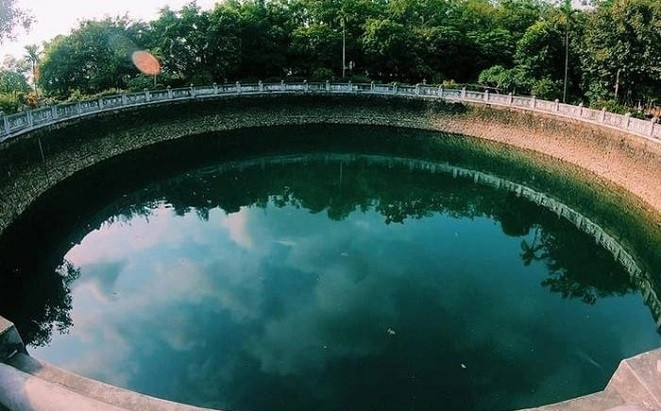 Có gì bên trong giếng nước lớn nhất Việt Nam, nghìn năm không cạn? Ảnh 2