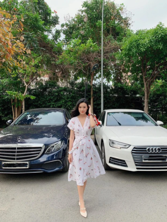 Midu từng áp lực vì không biết lái chiếc nào ra đường.