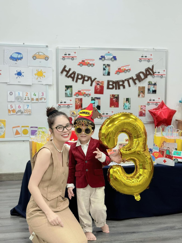 Bà mẹ đơn thân đã không ngại vất vả làm một sự kiện hoành tráng dù bố của con trai cô không tham dự.