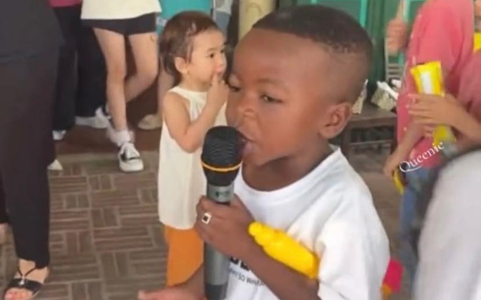 Sức hút bé Lôi Con khi hát tiếng Việt ầm ầm, được fan đón không thua gì sao hạng A Ảnh 2