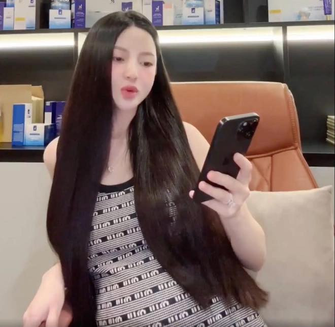 Chu Thanh Huyền bị dân mạng nhắc nhở vì làm việc quá nhiều khi đang mang thai