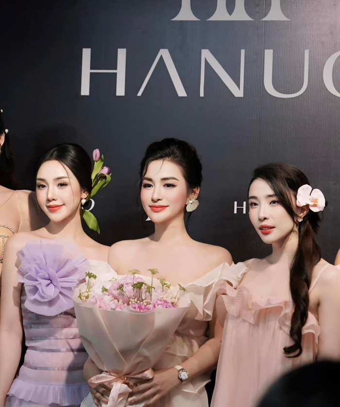 Hai người tình tin đồn của Việt Anh đọ sắc