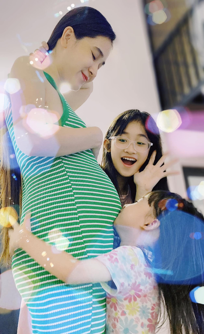 Gia đình hạnh phúc của Bảo Anh khiến nhiều người xin vía.