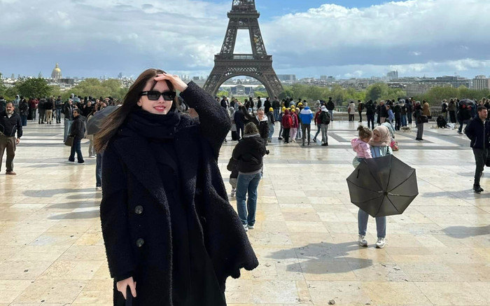 Thiều Bảo Trâm sang Pháp gặp bạn trai, 'nửa kia' nhiệt tình đến mức quỳ xuống làm cho cô một việc Ảnh 2