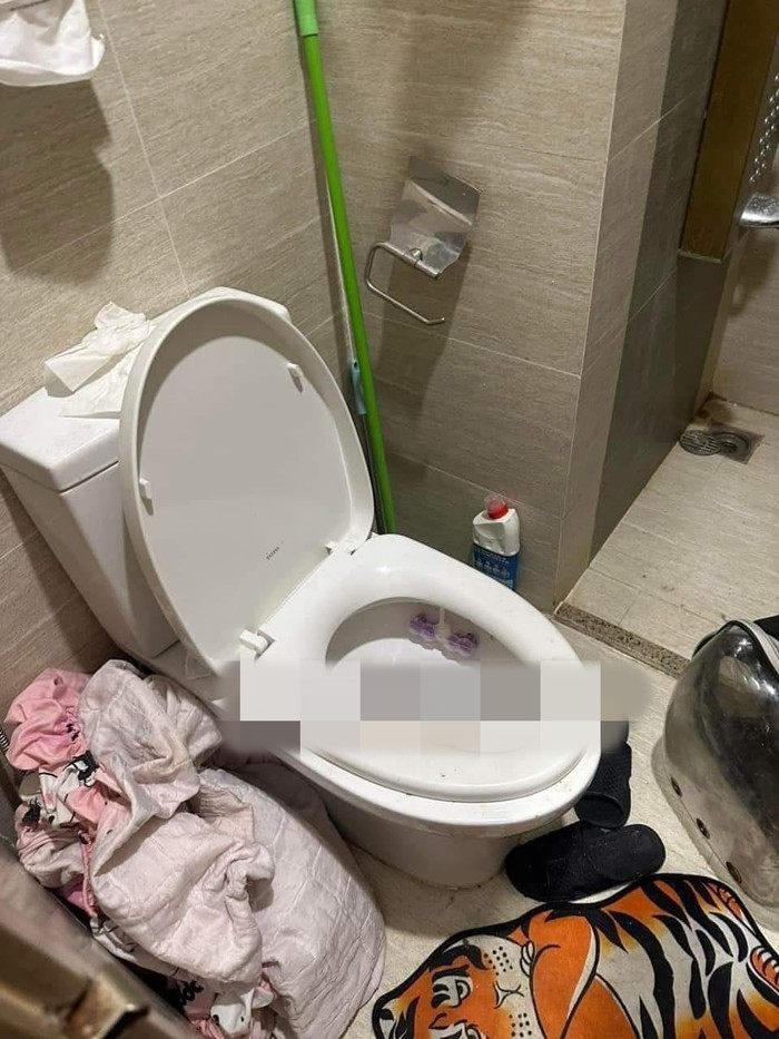 Chủ nhà sau khi lên kiểm tra phòng đã được phen tá hỏa bởi nhìn bất kỳ ngóc ngách nào cũng bẩn thỉu, lộn xộn. Thậm chí, cô nàng thuê nhà đi vệ sinh còn chưa dọn dẹp sạch sẽ.  Ảnh: My Van