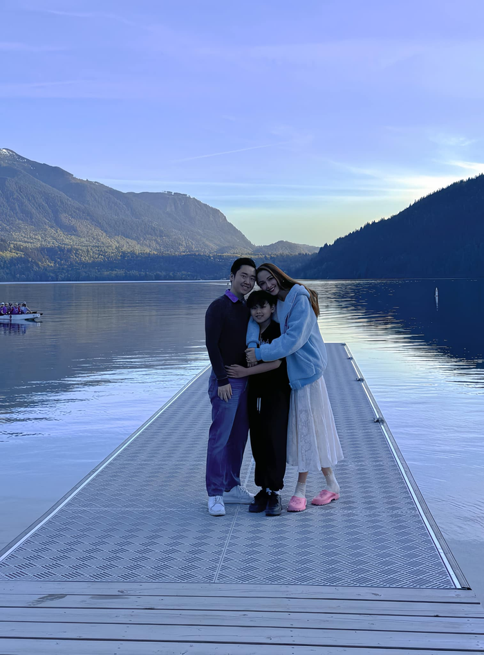 Diễm Hương hanh phúc bên người chồng thứ ba. David cũng thể hiện yêu thương, chiều chuộng với bé Noah (con trai riêng của vợ - PV) như con ruột của mình. 