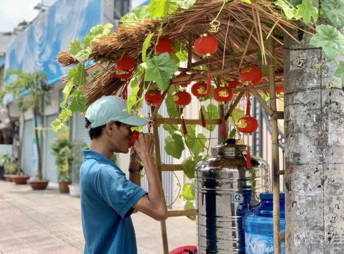 TP.HCM đề nghị người dân trữ nước ngọt, dùng nước tiết kiệm.