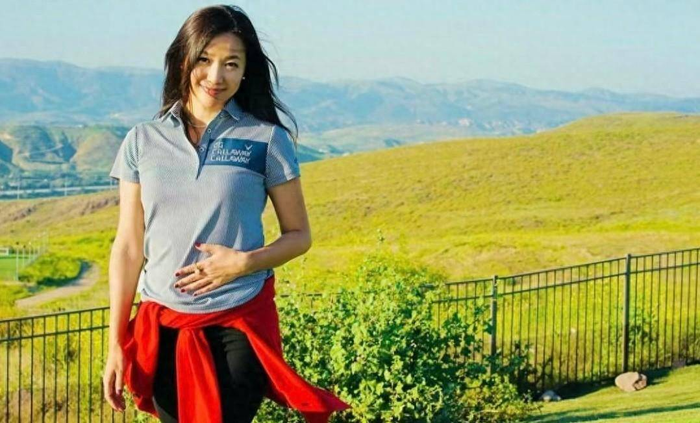 Hình ảnh nữ diễn viên đặt tay lên bụng khiến cô bị nghi đang âm thầm mang thai. Ảnh: Sưu tầm