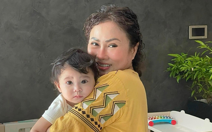 Mẹ Bảo Anh khoe ảnh hiếm cháu ngoại lúc mới sinh Ảnh 2