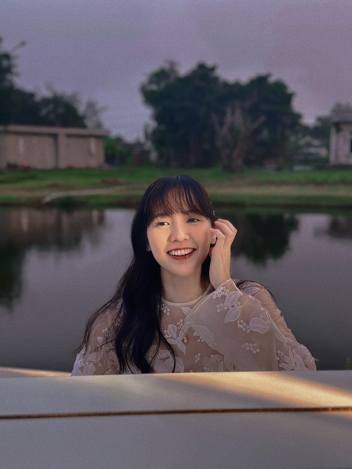 Nụ cười của Hải Tú khiến nhiều khán giả xao xuyến. Ảnh: FBNV