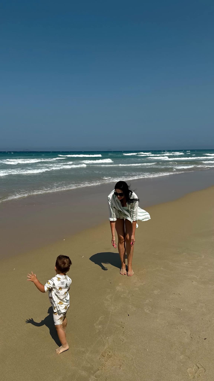 Mới đây, vợ Bùi Tiến Dũng gây chú ý khi đăng tải loạt ảnh của mẹ ruột trên story cá nhân với dòng trạng thái đầy tự hào: 'Tôi có người mẹ đẹp nhất thế giới'. 