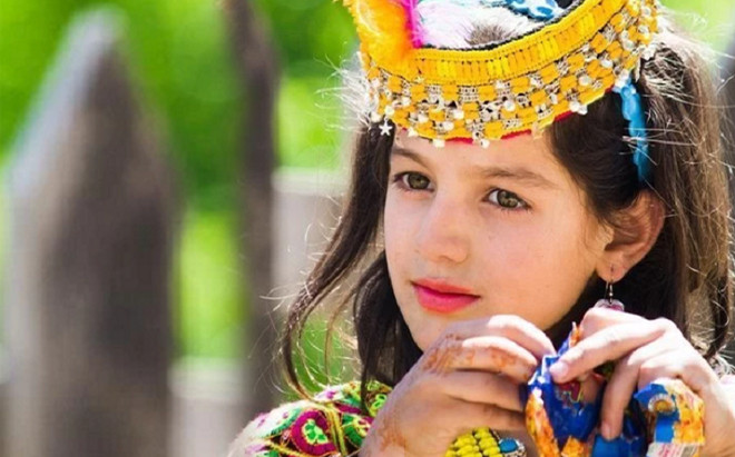 Bộ tộc có nhiều phụ nữ đẹp nhất thế giới: Tùy ý chọn chồng, lấy bao nhiêu cũng được Ảnh 2