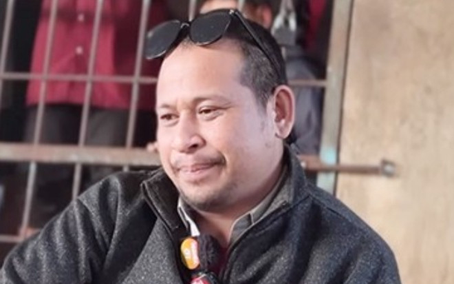 Người đàn ông trong trại tâm thần có giọng hát trời phú và tâm sự 'bị bạn dùng đàn đập đầu vì ganh tị' Ảnh 2