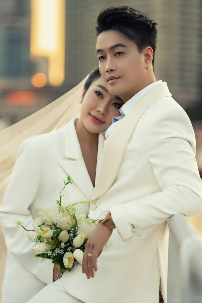 Tuyết Nhung - vợ TiTi (HKT) chia sẻ cuộc sống sau khi kết hôn.