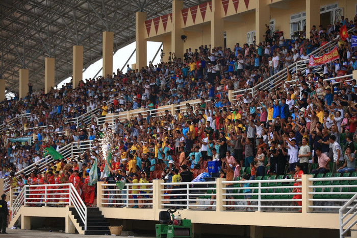 Kon Tum FC đang tạo ra câu chuyện ý nghĩa với các trận đấu đầy ắp khán giả. Ảnh: Kon Tum FC