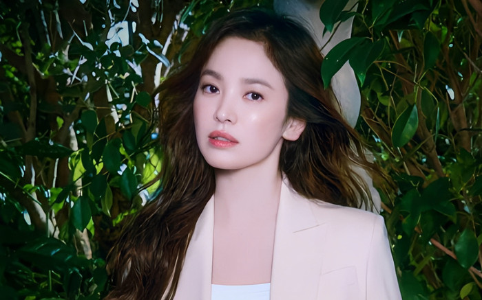 Song Hye Kyo hiếm hoi chia sẻ về Gong Yoo, nói gì mà fan 2 bên rủ nhau ăn mừng? Ảnh 2