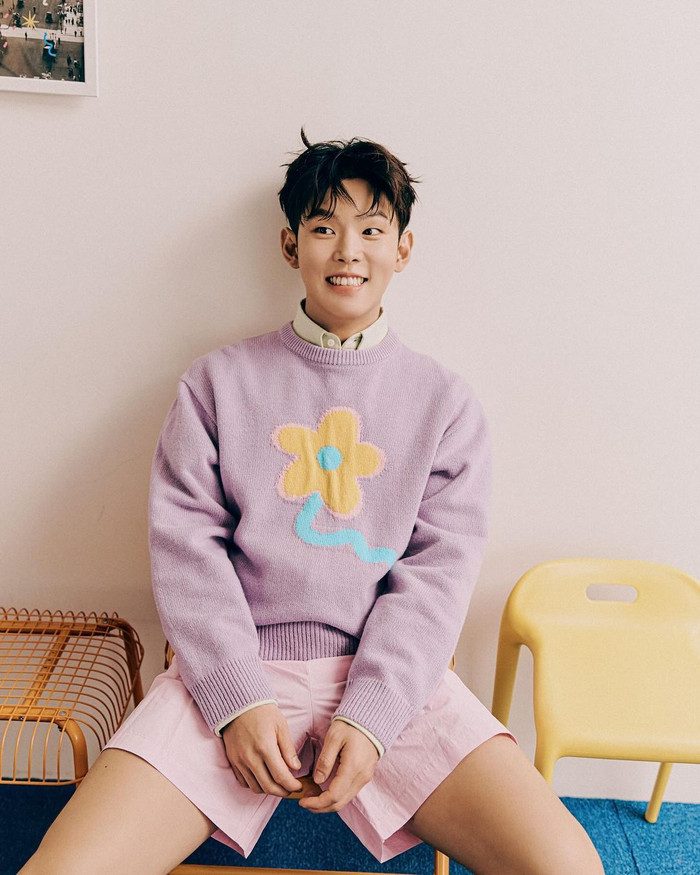 Paul Kim sinh năm 1988, anh bắt đầu theo đuổi niềm đam mê ca hát từ năm 2014. Xuyên suốt một thập kỷ làm nghề, nam ca sĩ đã gặt hái nhiều thành tựu đáng ngưỡng mộ. Ảnh: Instagram pkalbum