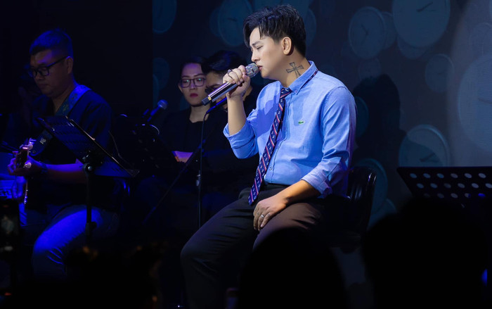 Hoài Lâm hát lại ca khúc tự sáng tác nhiều năm trước, dân mạng nhận ra sự thay đổi Ảnh 2