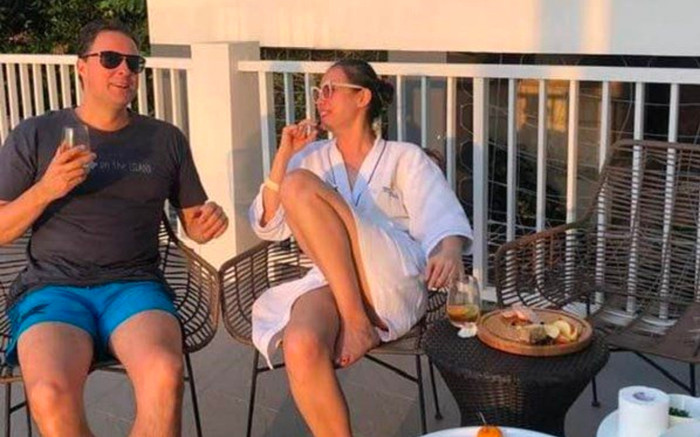 Hoa hậu Việt viên mãn khi tái hôn lần 2, sống tầm thường, tiếp quản trang trại nho tại Mỹ Ảnh 2