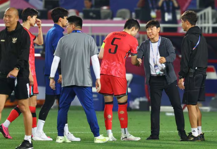 HLV Shin Tae Yong nói gặp khó khăn sau khi giúp U23 Indonesia loại Hàn Quốc. Ảnh: KFA