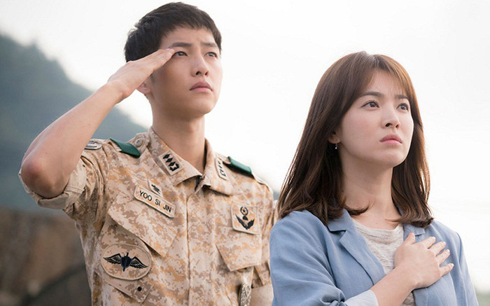 Dàn sao Hậu Duệ Mặt Trời sau 8 năm: Song Joong Ki chững lại, Song Hye Kyo thành công vượt bậc Ảnh 2