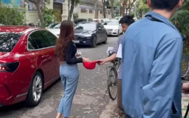 Nam diễn viên Việt nổi tiếng bị bắt gặp đi xin ăn trên phố? Ảnh 2