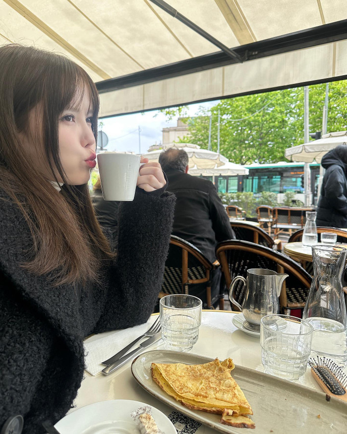 Nhiều khán giả vui mừng cho Thiều Bảo Trâm khi chứng kiến cô thoải mái công khai chuyện tình cảm, dù nữ ca sĩ vẫn chưa thật sự cởi mở trong việc khoe bạn trai ở trên mạng xã hội. Ảnh: FBNV