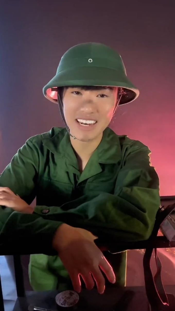 Nàng hậu gốc Cần Thơ gây bất ngờ cho fan sắc đẹp khi đăng tải video vào tối 25/04 và nhanh chóng thu hút gần 2 triệu lượt xem, gần 200 nghìn lượt yêu thích và hơn 1500 bình luận.