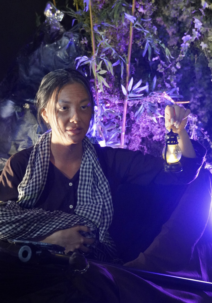 Kim Duyên chia sẻ khi xem được các video trên nền bài hát Khát vọng tuổi trẻ, nàng hậu thật sự thấy xúc động, cô bày bỏ: 'Đây chính là video Tiktok mà bản thân Kim Duyên yêu thích nhất và tự hào nhất trong suốt quá trình thực hiện. Kim Duyên muốn chia sẻ thông điệp rằng mỗi chúng ta dù ở thế hệ nào, làm công việc gì thì cũng đều có lòng yêu nước, có mong muốn lan tỏa tinh thần dân tộc'.