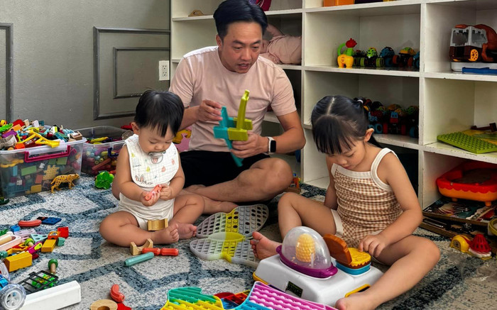 Cường Đô La chuẩn 'ông bố của năm': Ở nhà trông con, cho vợ đi chơi trong dịp lễ Ảnh 2
