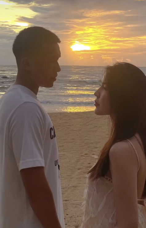 Cả hai có chuyện tình đẹp, được nhiều người ngưỡng mộ.