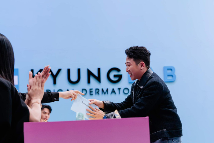 Nam Tiktoker được tặng vé vàng