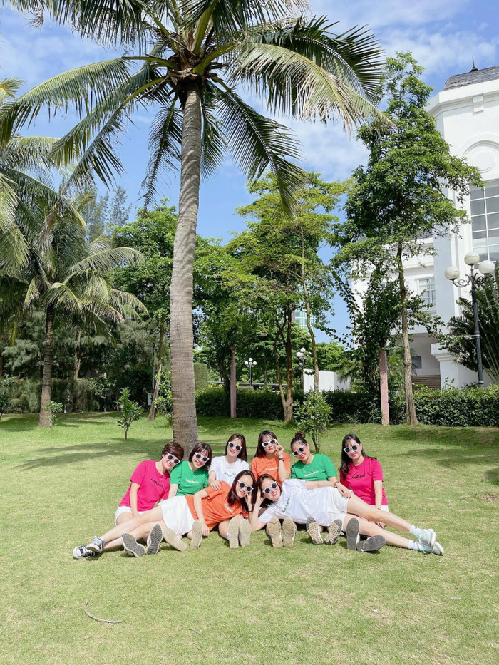 8 chị em gái của Hòa