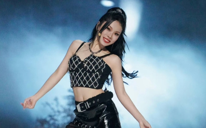 Một nữ ca sĩ bị té từ độ cao 2m, gãy xương ngay trên sân khấu Ảnh 2