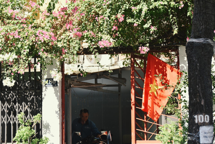 Những con hẻm nhỏ cũng trở nên nên thơ, yên ả hơn trong dịp lễ này.