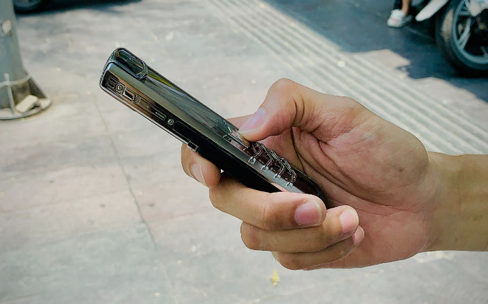 Bỏ tiền tỷ sắm điện thoại Vertu, nam doanh nhân 'ngẩn người' khi đi kiểm tra nguồn gốc máy Ảnh 2