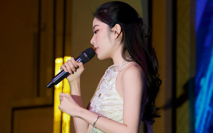 Nam Em livestream ca hát hậu ồn ào, lượng người xem giảm mạnh Ảnh 2