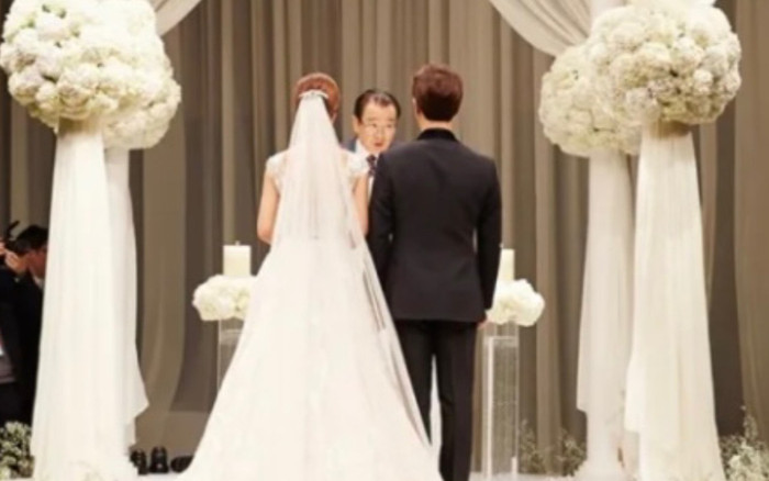 Nữ diễn viên kiếm gần chục tỷ/ngày tuyên bố ly hôn vì chồng ngoại tình hơn 400 cô gái Ảnh 2