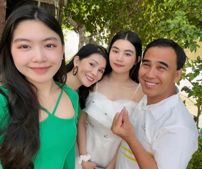 Gia đình MC Quyền Linh có cách dạy con rất độc đáo.