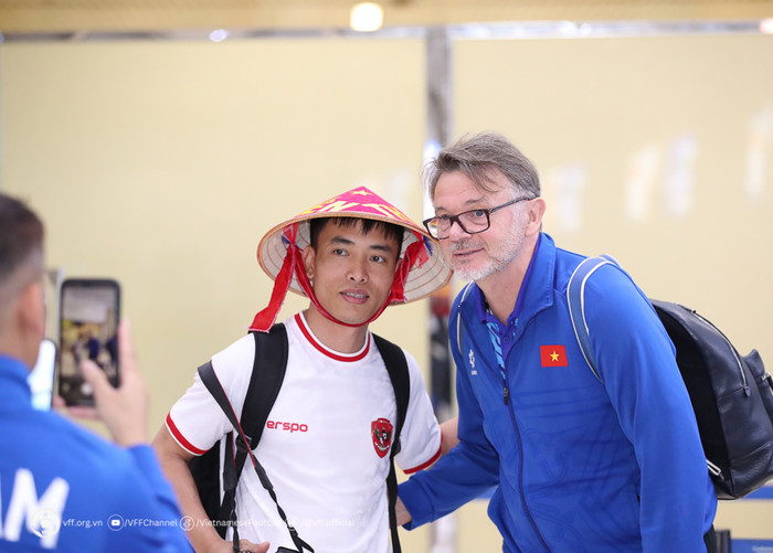 HLV Troussier đã trở về Pháp sau khi chia tay tuyển Việt Nam. Ảnh: VFF