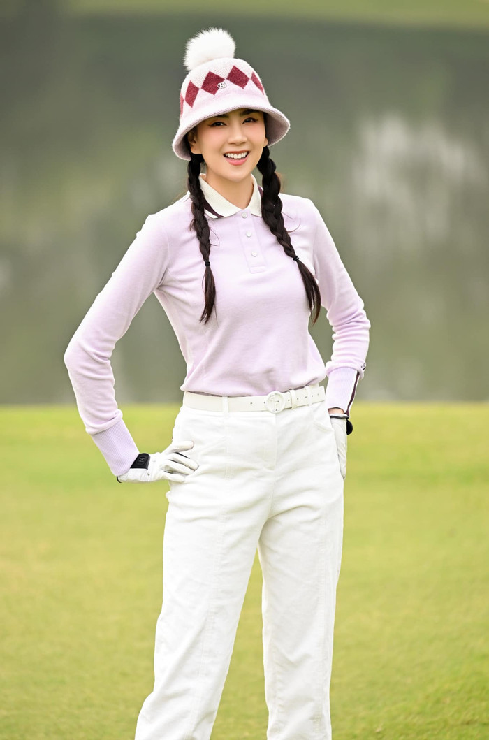 MC Mai Ngọc sở hữu vóc dáng gợi cảm, đường cong cơ thể đầy quyến rũ nhờ chăm chỉ tập luyện, thường xuyên chơi golf. Ảnh: FBNV