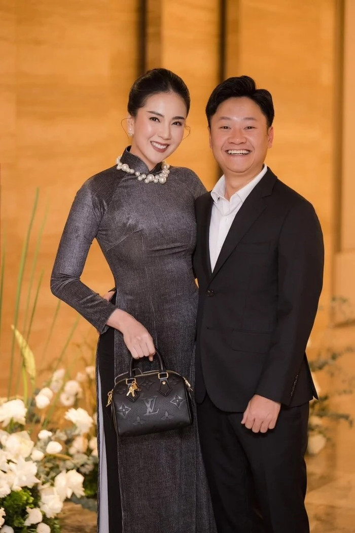  Mai Ngọc và chồng thiếu gia 'đường ai nấy đi' sau 17 năm bên nhau khiến dân tình hụt hẫng, tiếc nuối. 