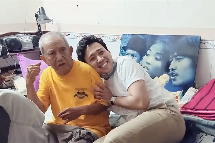  Trấn Thành từng đến viện dưỡng lão để thăm nghệ sĩ Mạc Can.