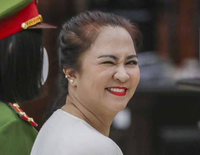 Bà Nguyễn Phương Hằng xuất hiện tại Tòa với tinh thần thoải mái. Ảnh: Duy Anh/Tiền Phong