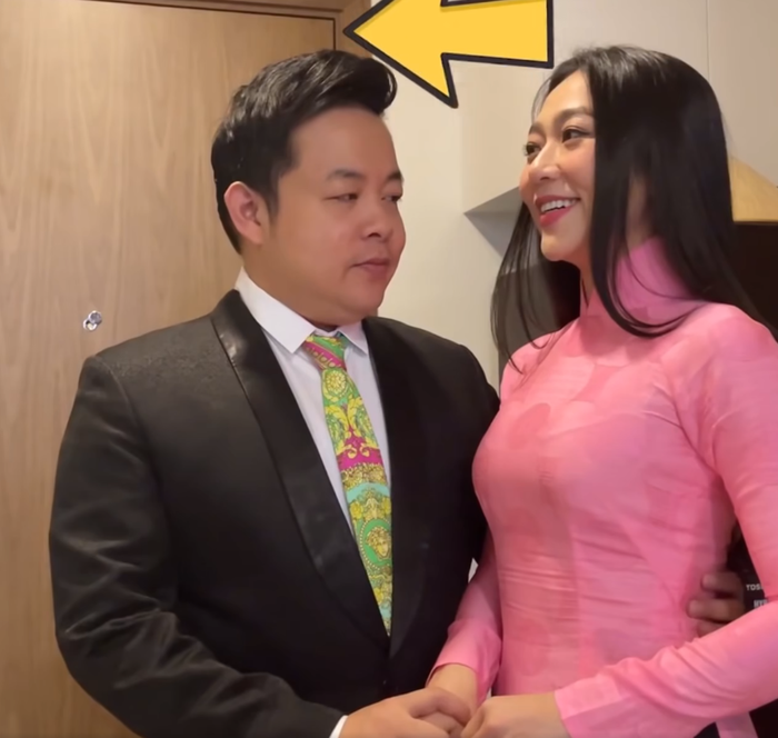 Vợ cũ 'vua cá Koi' nắm tay bạn trai cực tình tứ, danh tính người ấy chẳng xa lạ Ảnh 3