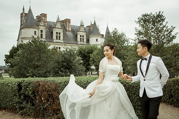 Ảnh cưới sang trọng ở trời Âu của Mai Ngọc và chồng doanh nhân trước khi 'đường ai nấy đi' sau 17 năm.