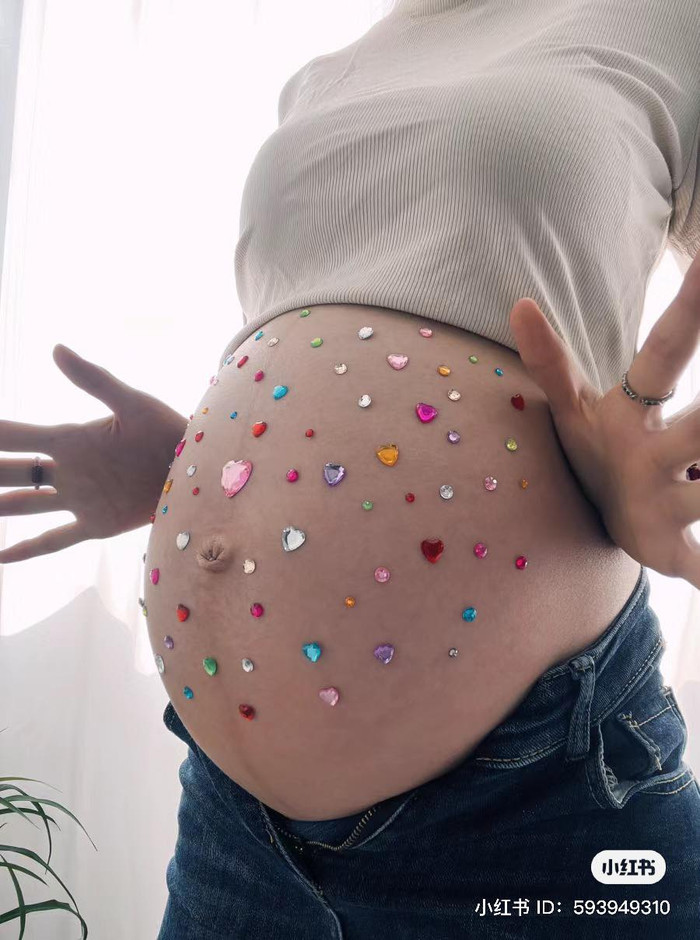 Các mẹ bầu cũng thích thú lăng xê trend này.